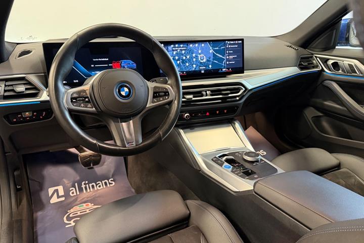 Blå BMW i4 fra 2023