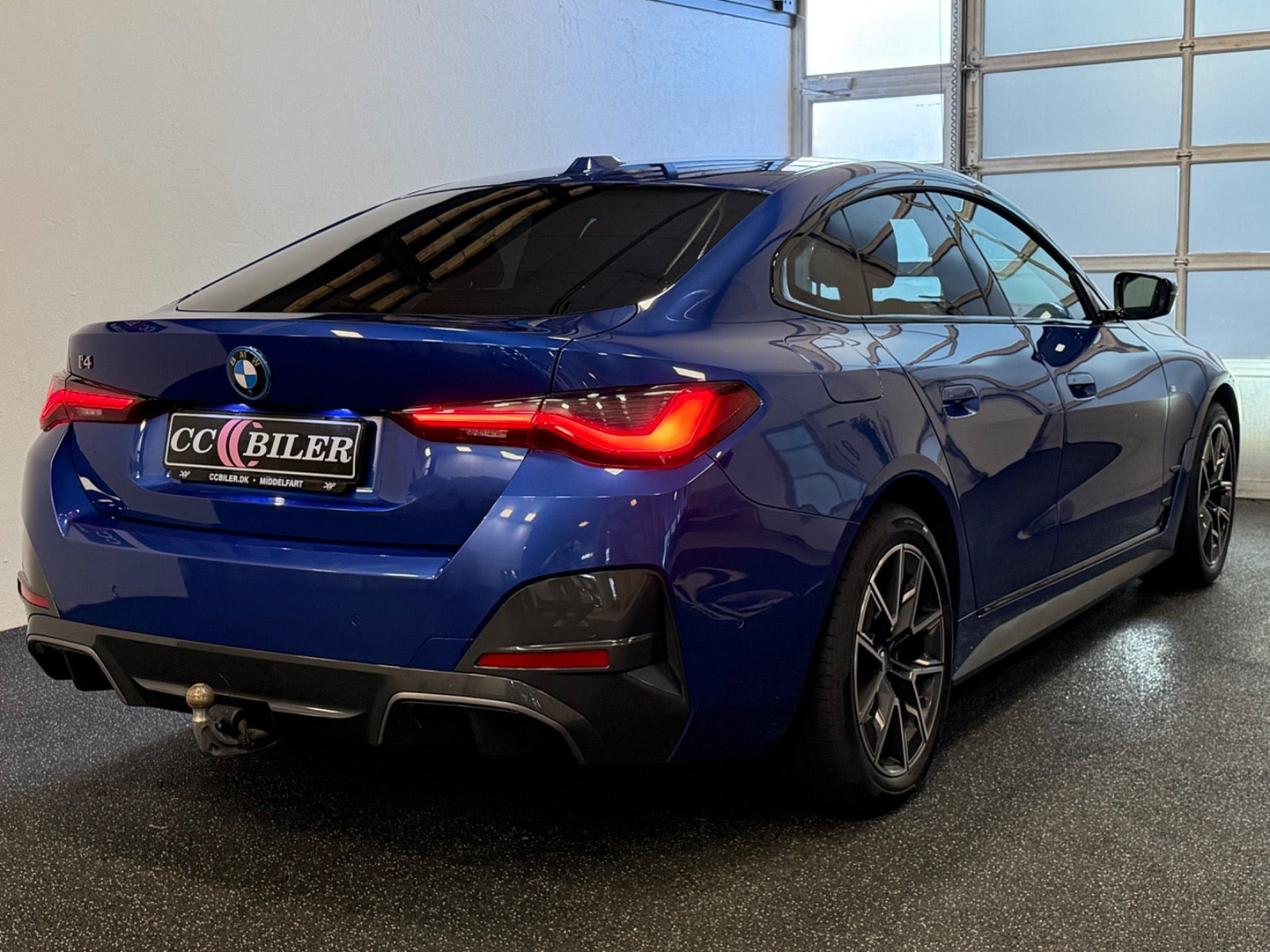 Blå BMW i4 fra 2023