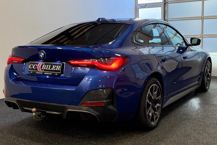 Blå BMW i4 fra 2023