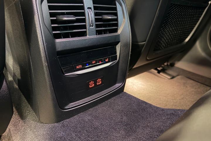 Blå BMW i4 fra 2023