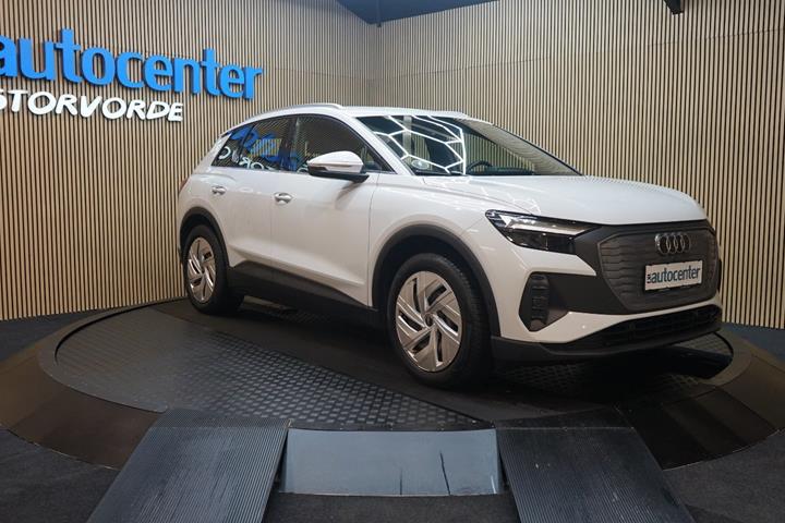 Hvid Audi Q4 e-tron fra 2023