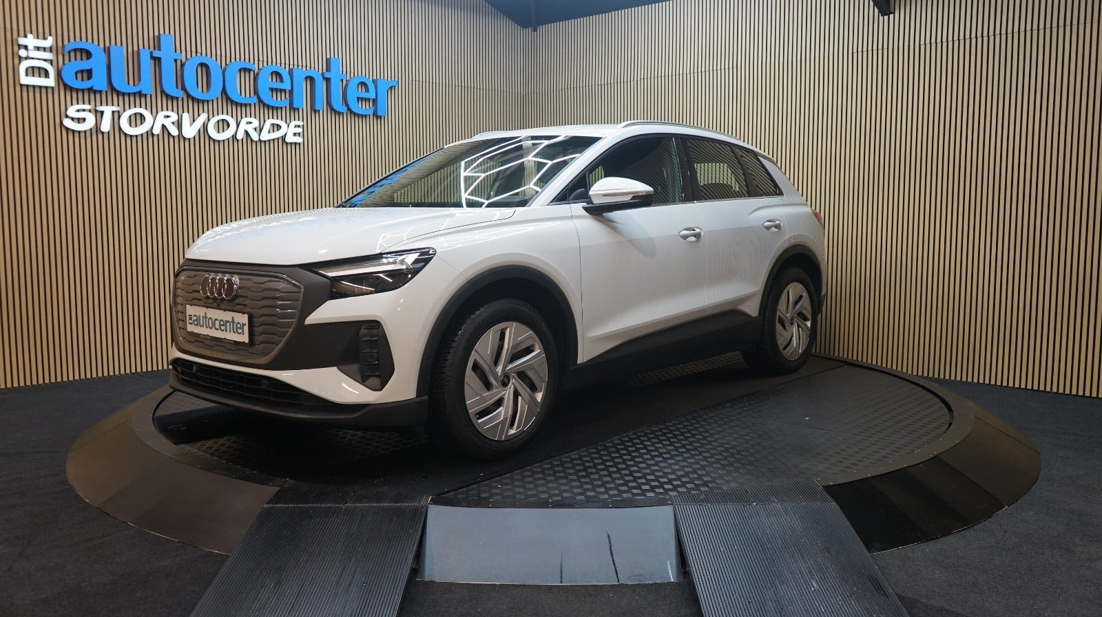 Hvid Audi Q4 e-tron fra 2023