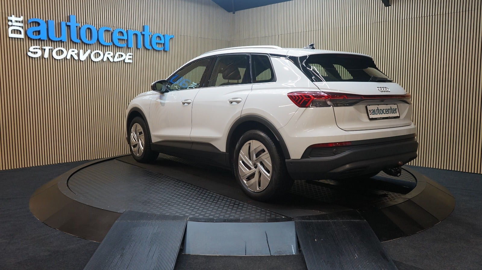 Hvid Audi Q4 e-tron fra 2023
