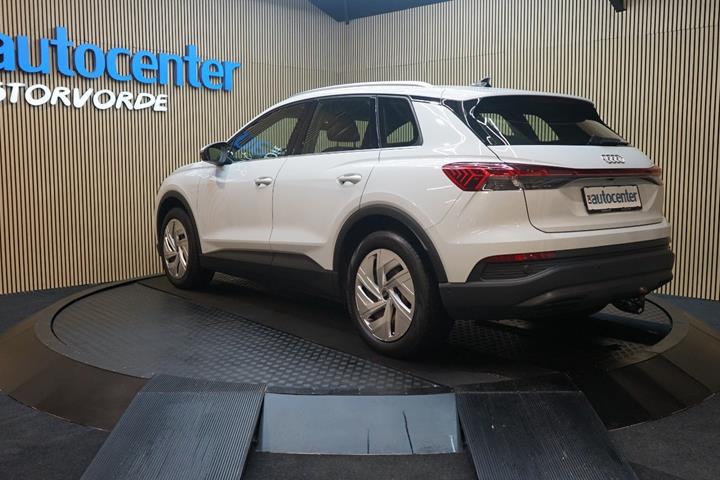 Hvid Audi Q4 e-tron fra 2023