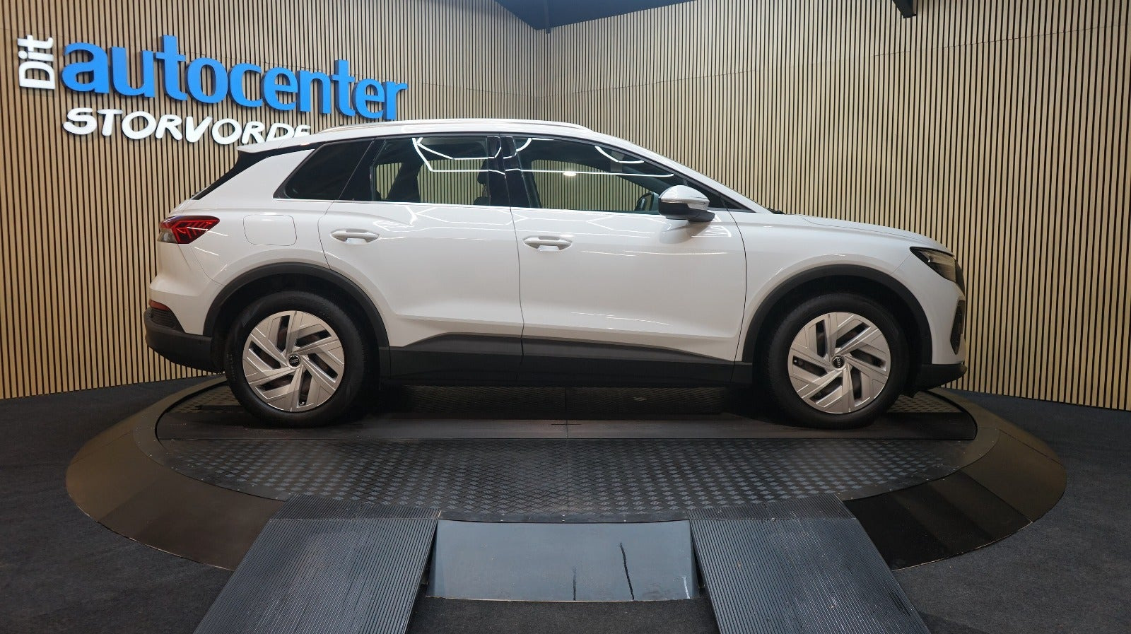 Hvid Audi Q4 e-tron fra 2023