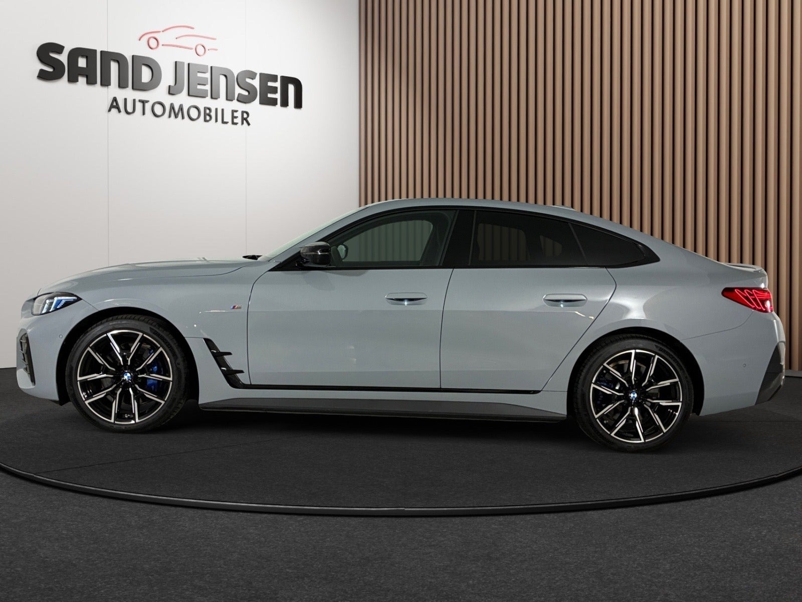 Grå BMW i4 fra 2026