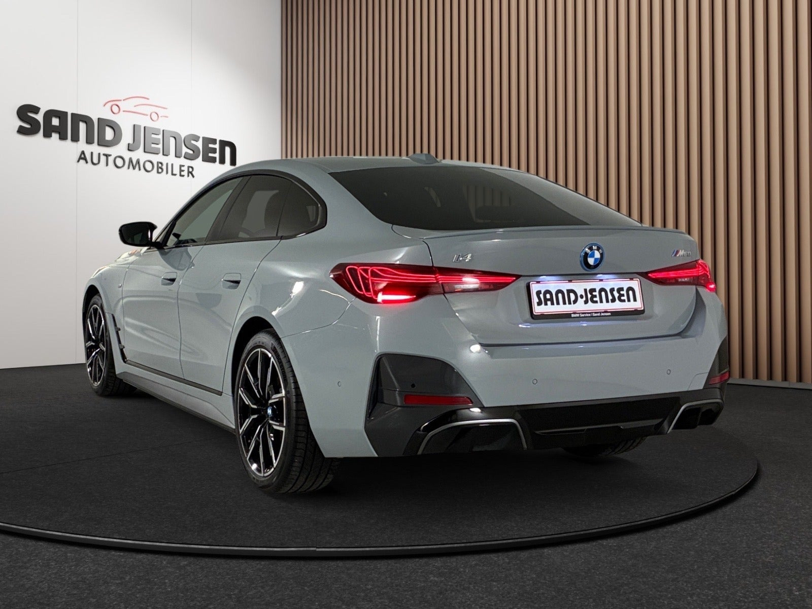 Grå BMW i4 fra 2026