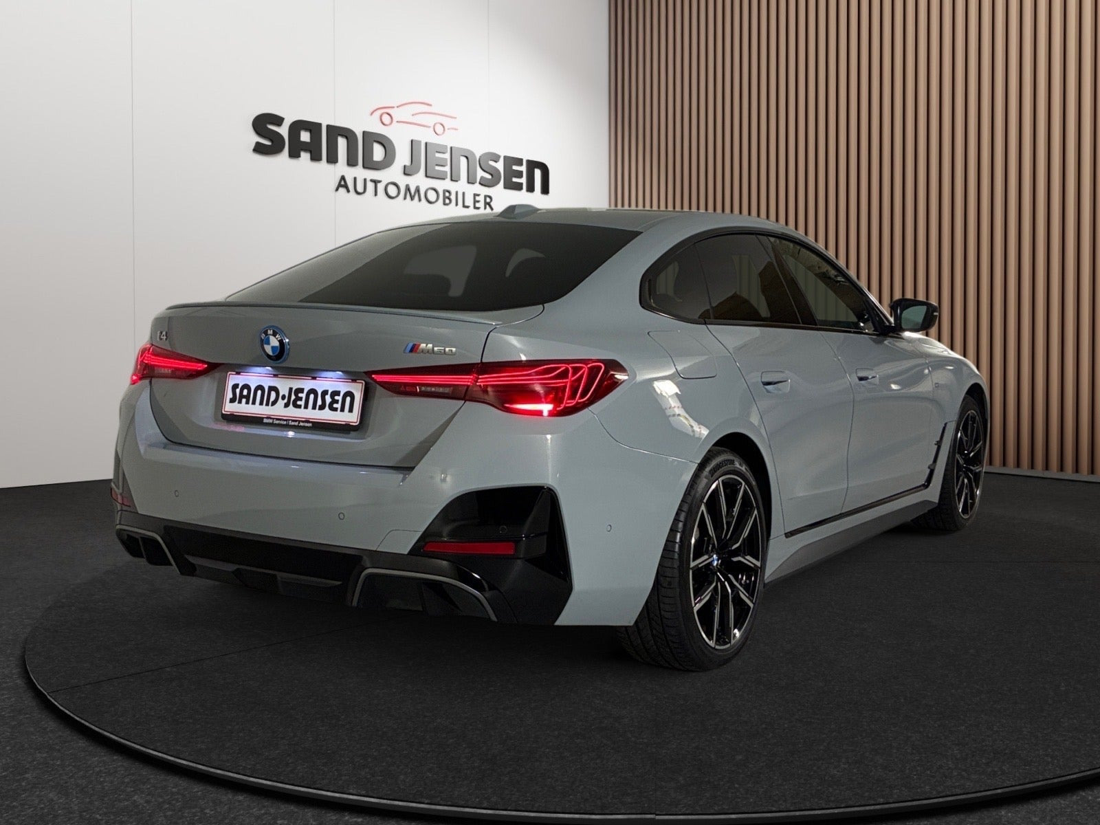 Grå BMW i4 fra 2026