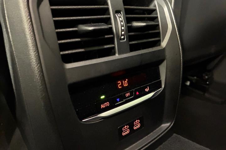 Grå BMW i4 fra 2026