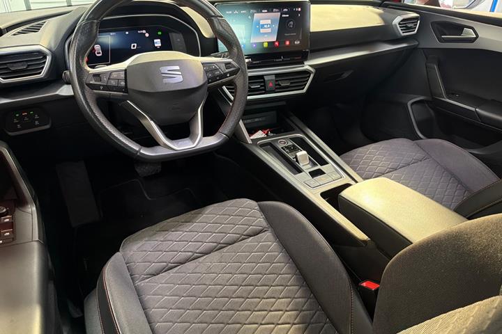 Rød Seat Leon fra 2020