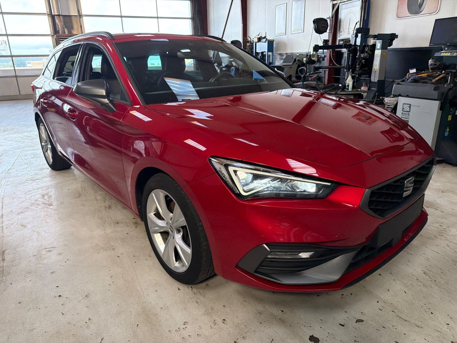 Rød Seat Leon fra 2020