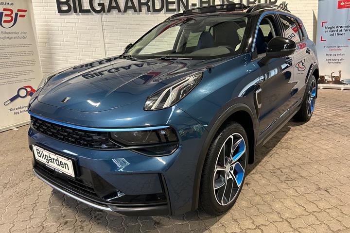 Blå Lynk & Co 01 fra 2021 set udefra