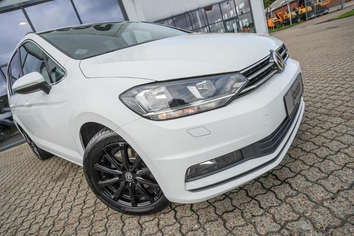 Hvid VW Touran fra 2020