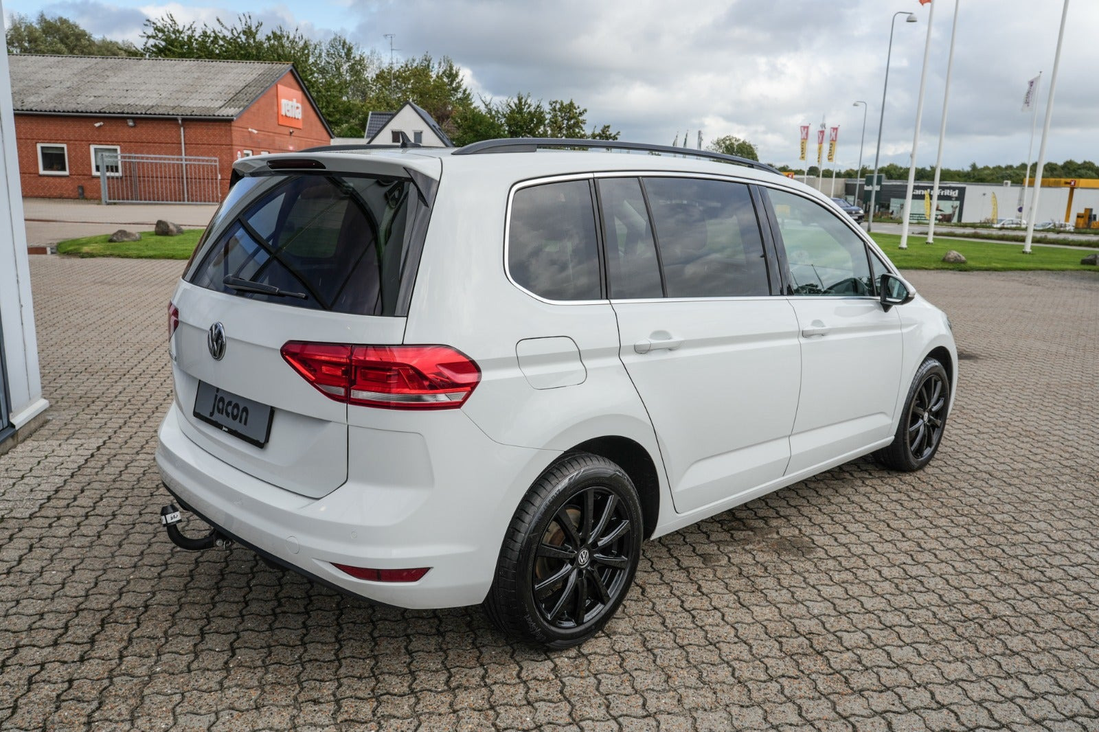 Hvid VW Touran fra 2020