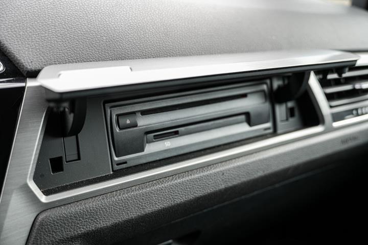 Hvid VW Touran fra 2020