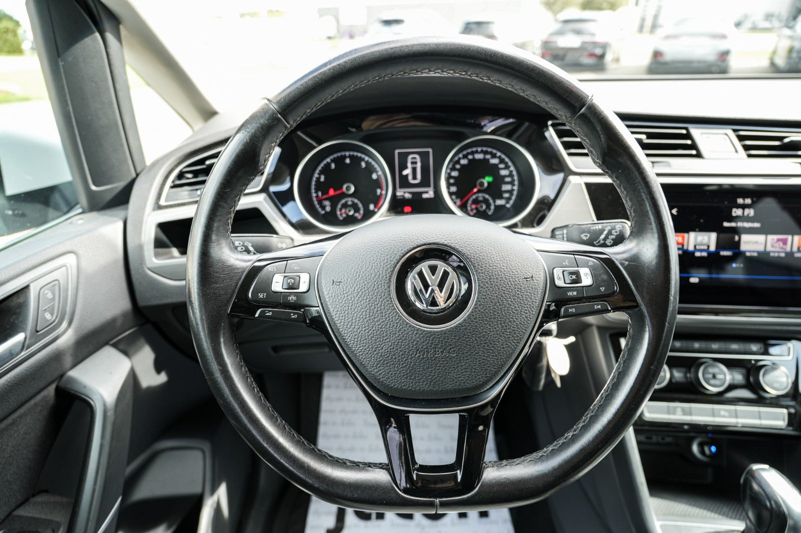 Hvid VW Touran fra 2020
