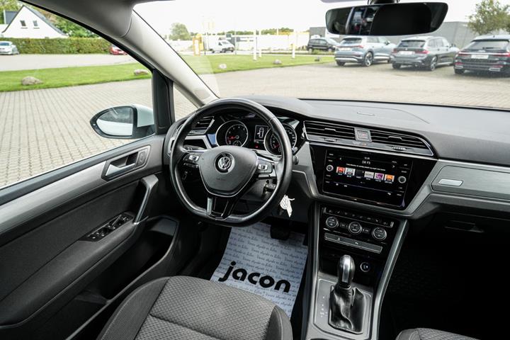 Hvid VW Touran fra 2020