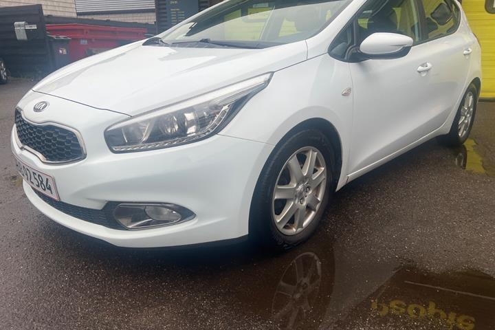 Hvid Kia Ceed fra 2014
