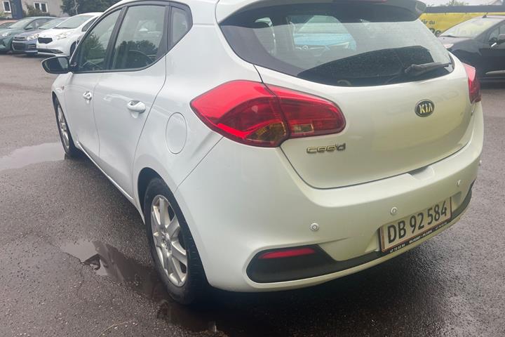 Hvid Kia Ceed fra 2014