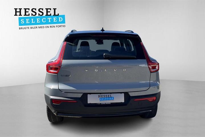 Grå Volvo EX40 fra 2025