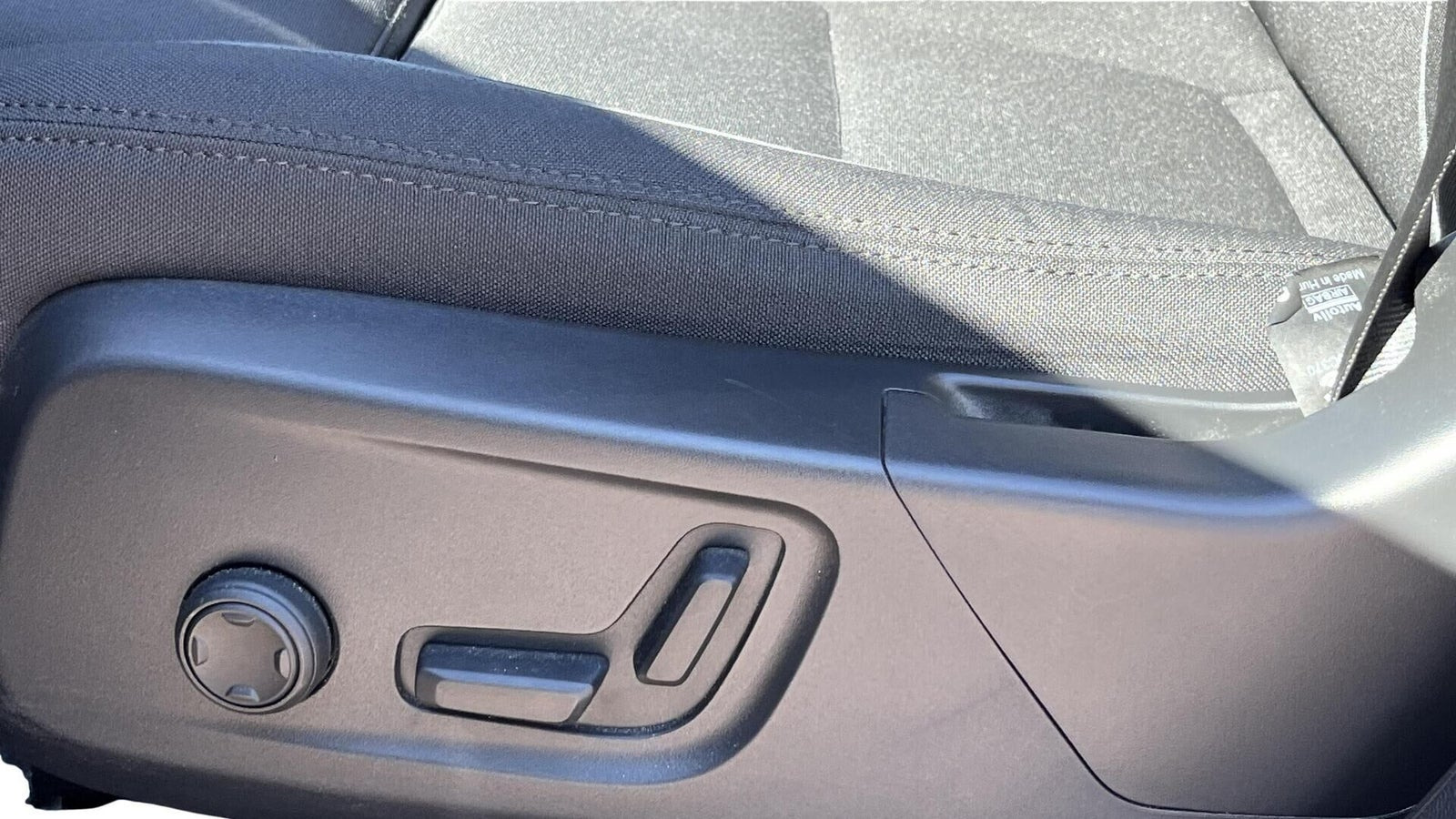 Grå Volvo EX40 fra 2025