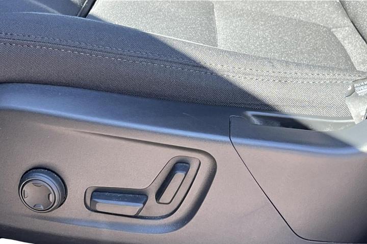 Grå Volvo EX40 fra 2025