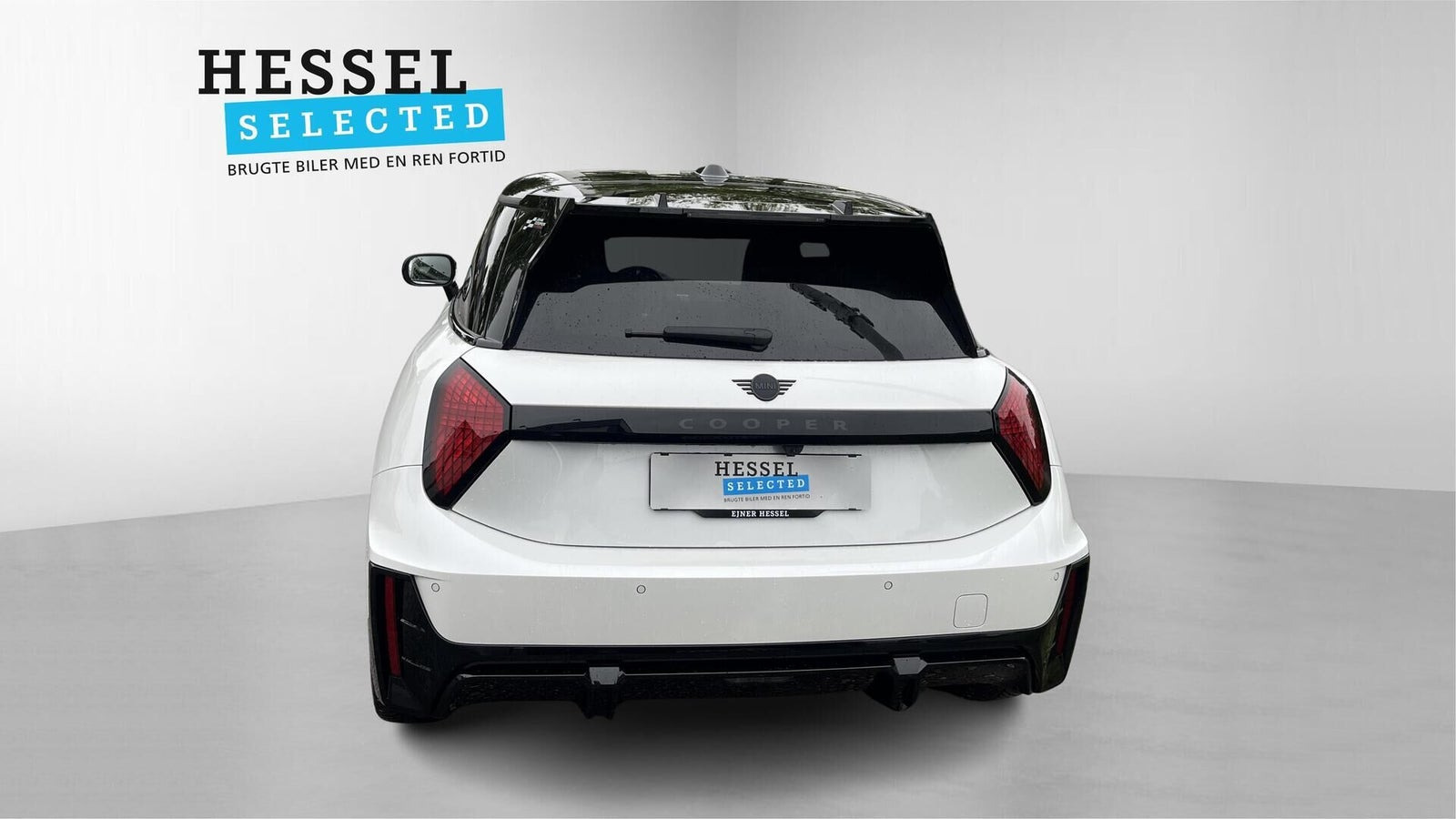 Hvid Mini Cooper E fra 2024