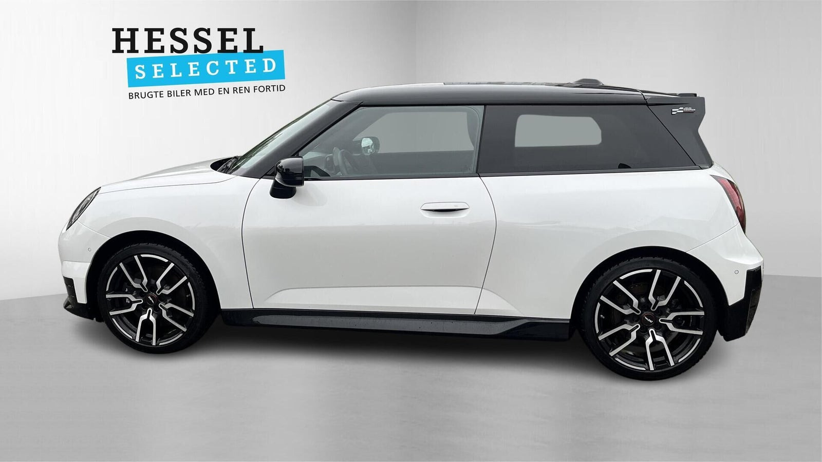 Hvid Mini Cooper E fra 2024