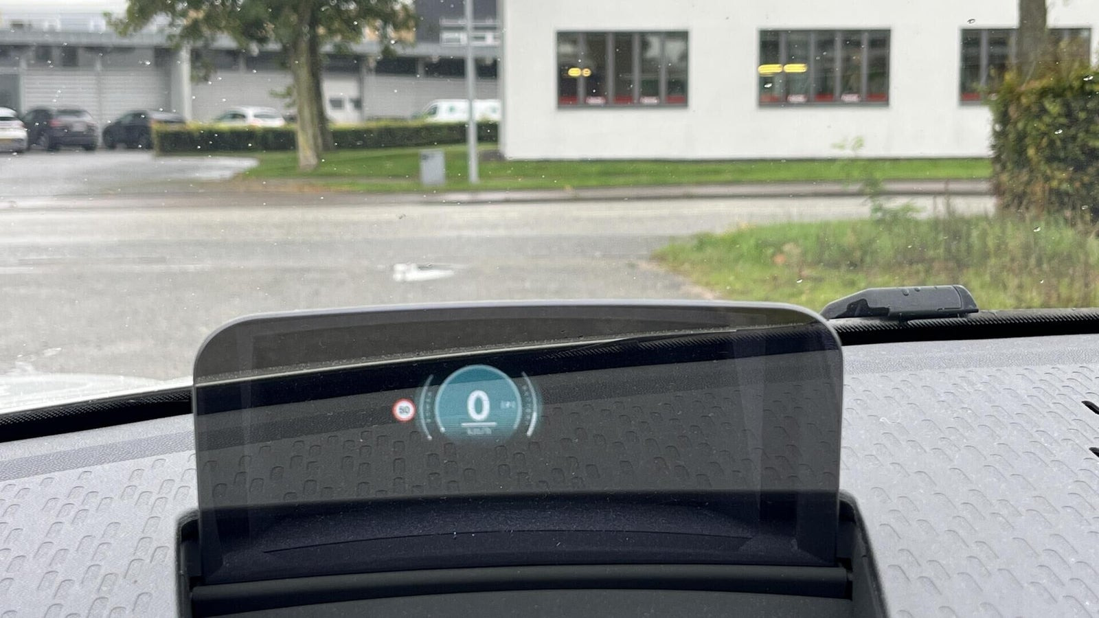 Hvid Mini Cooper E fra 2024