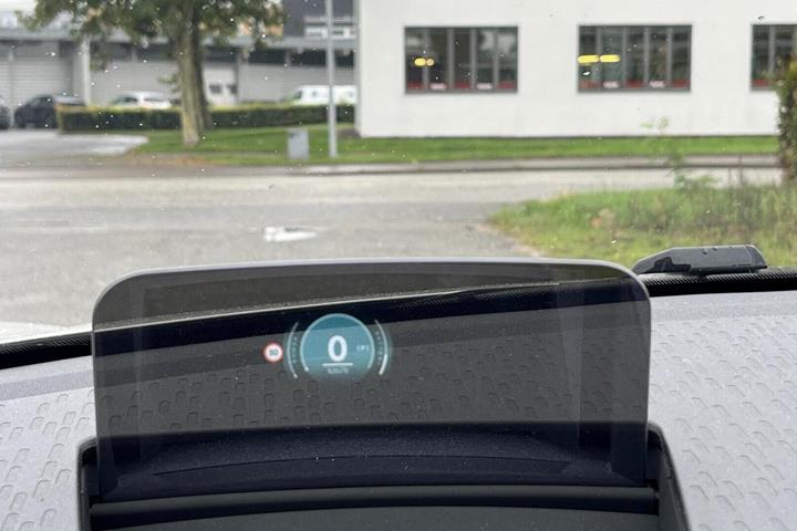 Hvid Mini Cooper E fra 2024