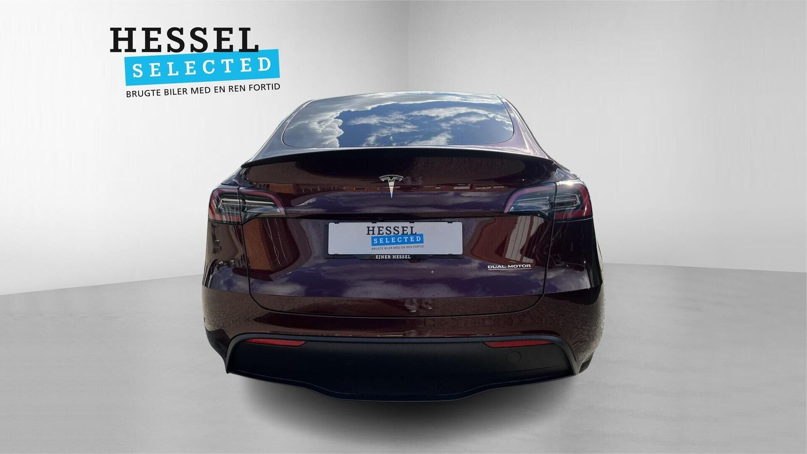 Rød Tesla Model Y fra 2023