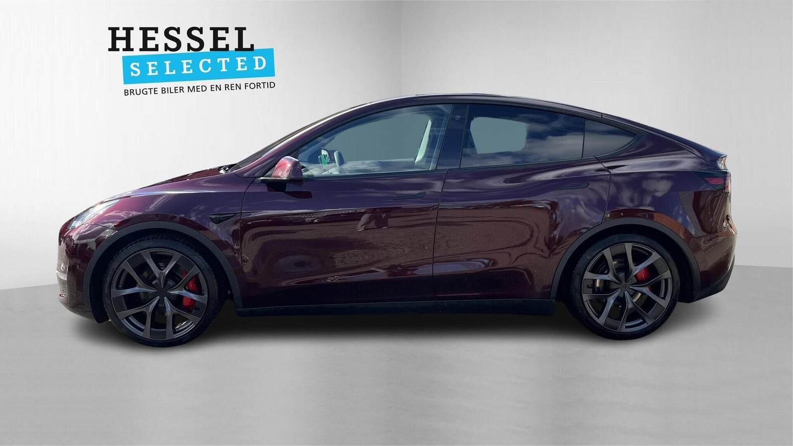 Rød Tesla Model Y fra 2023