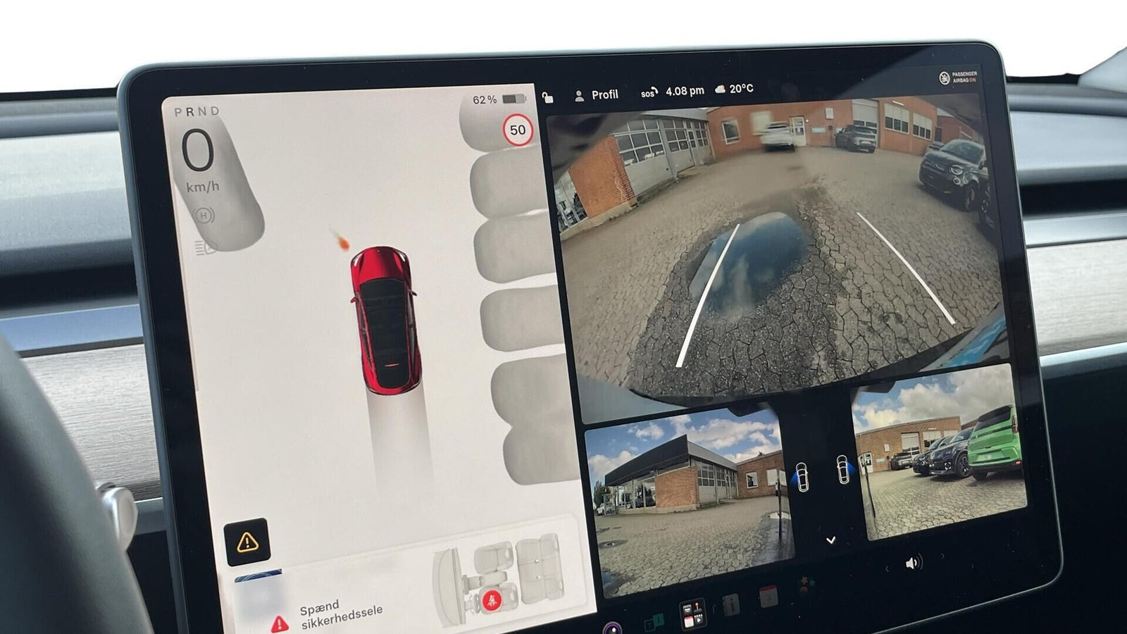 Rød Tesla Model Y fra 2023