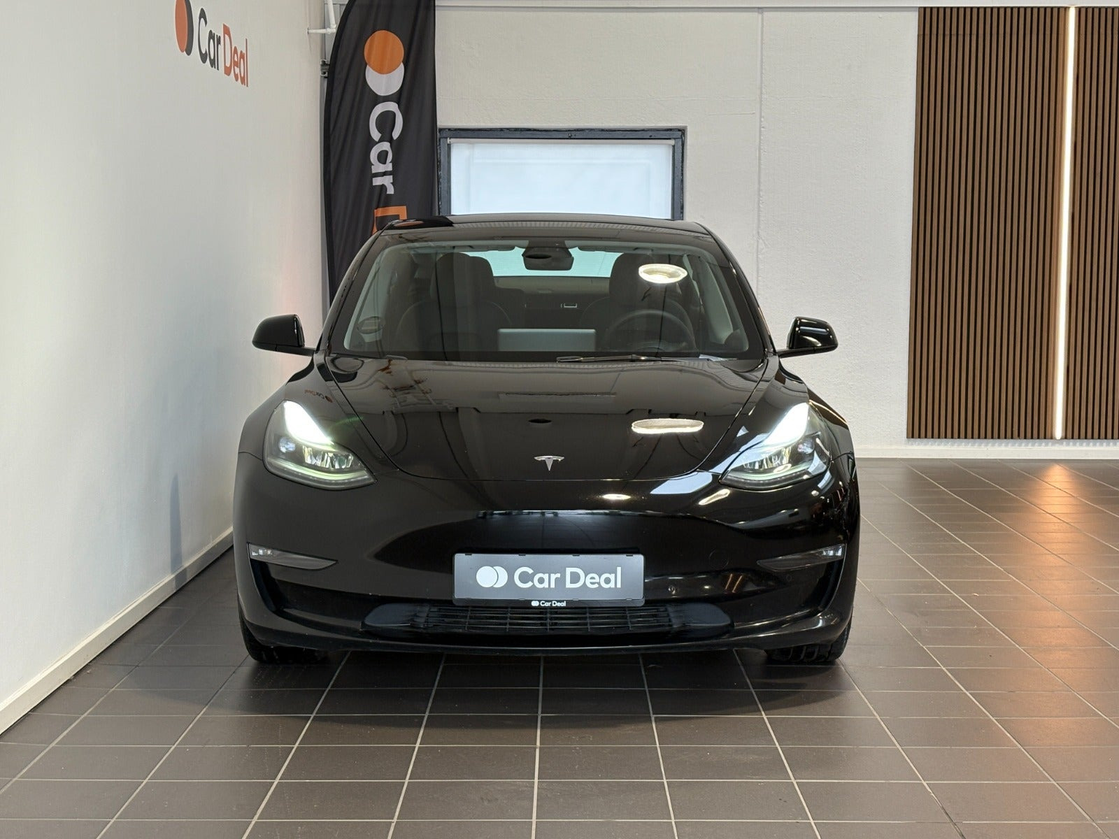 Sort Tesla Model 3 fra 2021