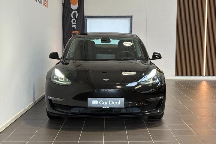Sort Tesla Model 3 fra 2021