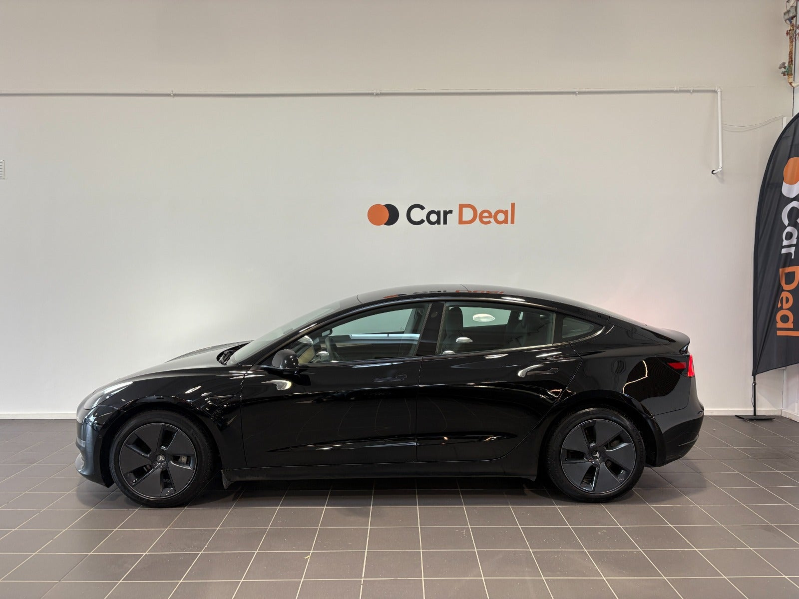 Sort Tesla Model 3 fra 2021