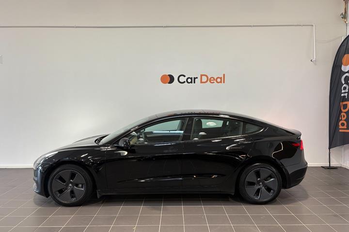 Sort Tesla Model 3 fra 2021