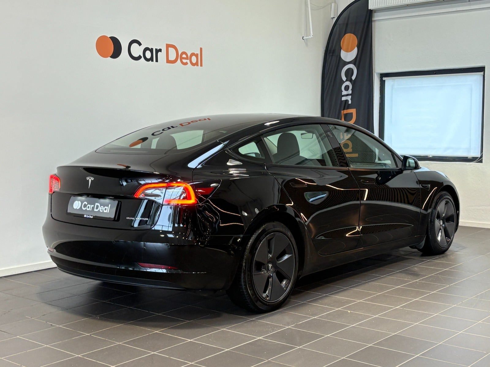 Sort Tesla Model 3 fra 2021