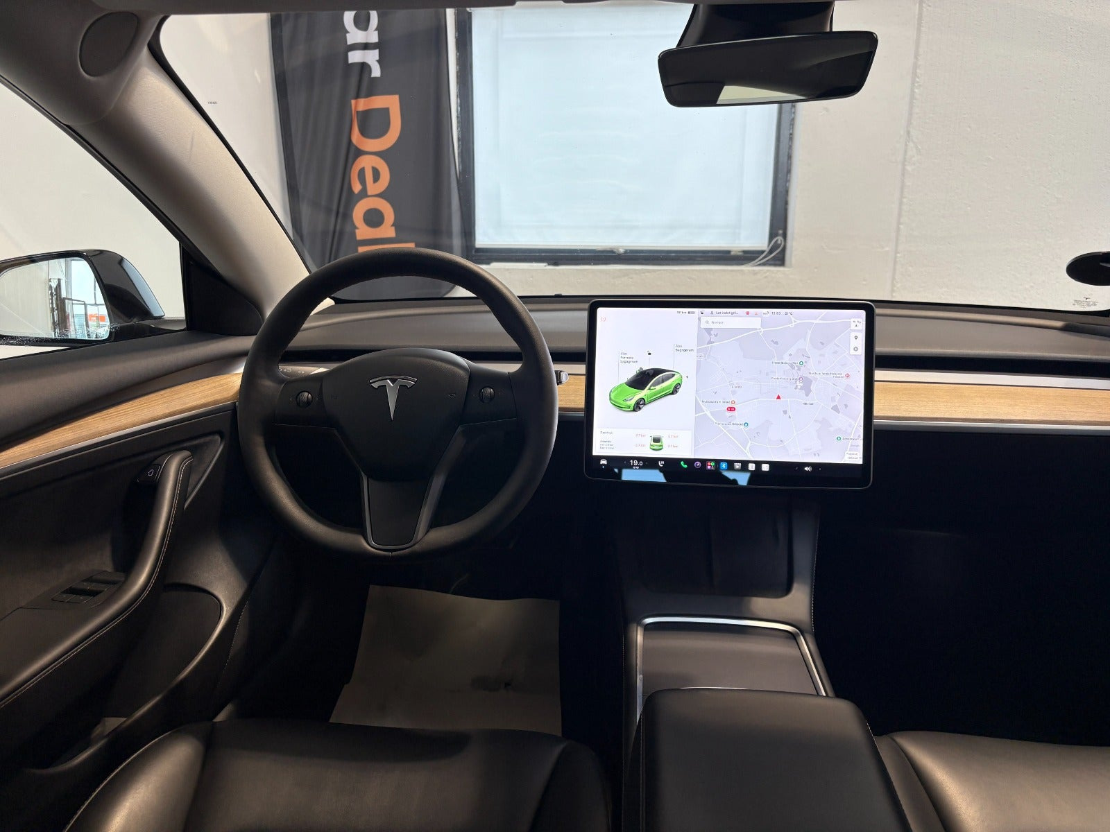Sort Tesla Model 3 fra 2021