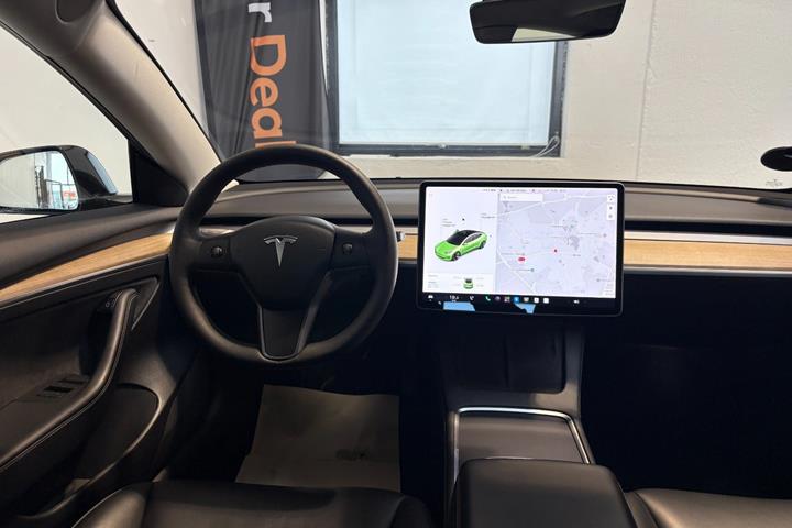Sort Tesla Model 3 fra 2021