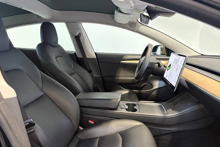 Sort Tesla Model 3 fra 2021