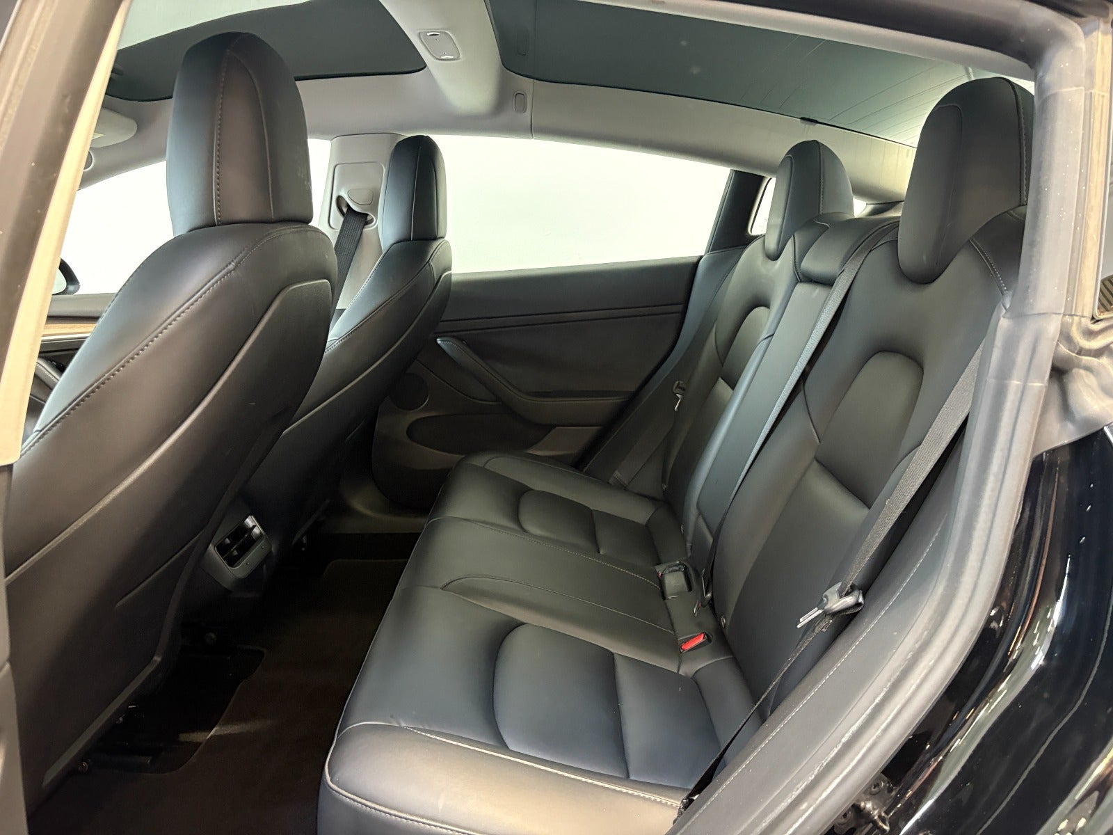 Sort Tesla Model 3 fra 2021