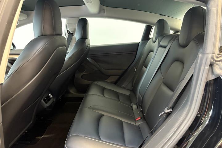 Sort Tesla Model 3 fra 2021