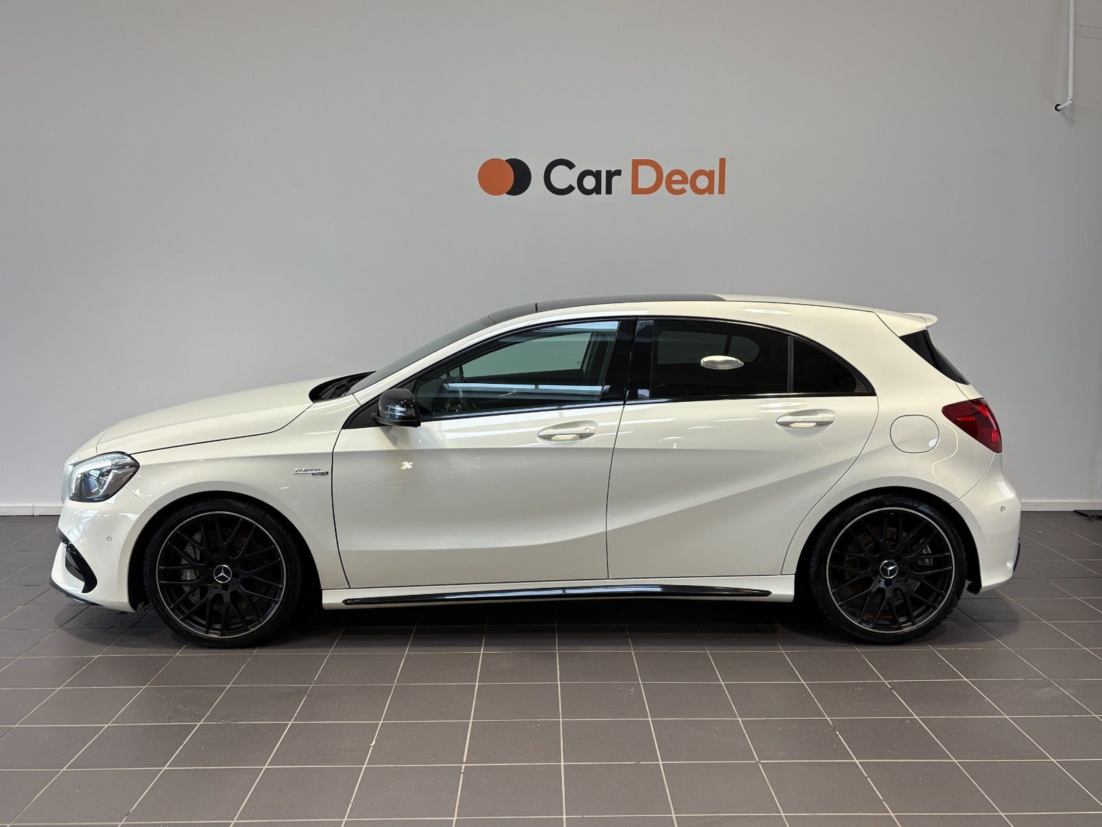 Hvid Mercedes A45 fra 2016