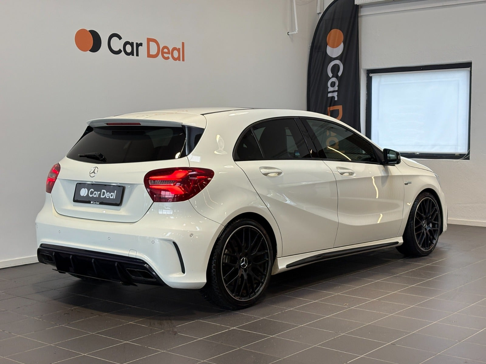 Hvid Mercedes A45 fra 2016