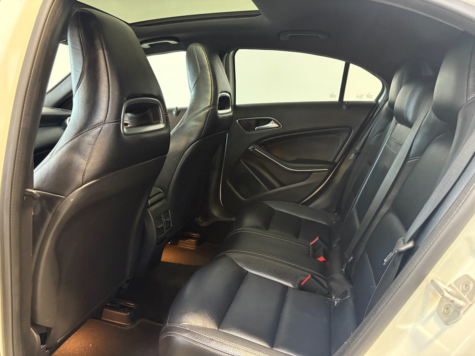Hvid Mercedes A45 fra 2016