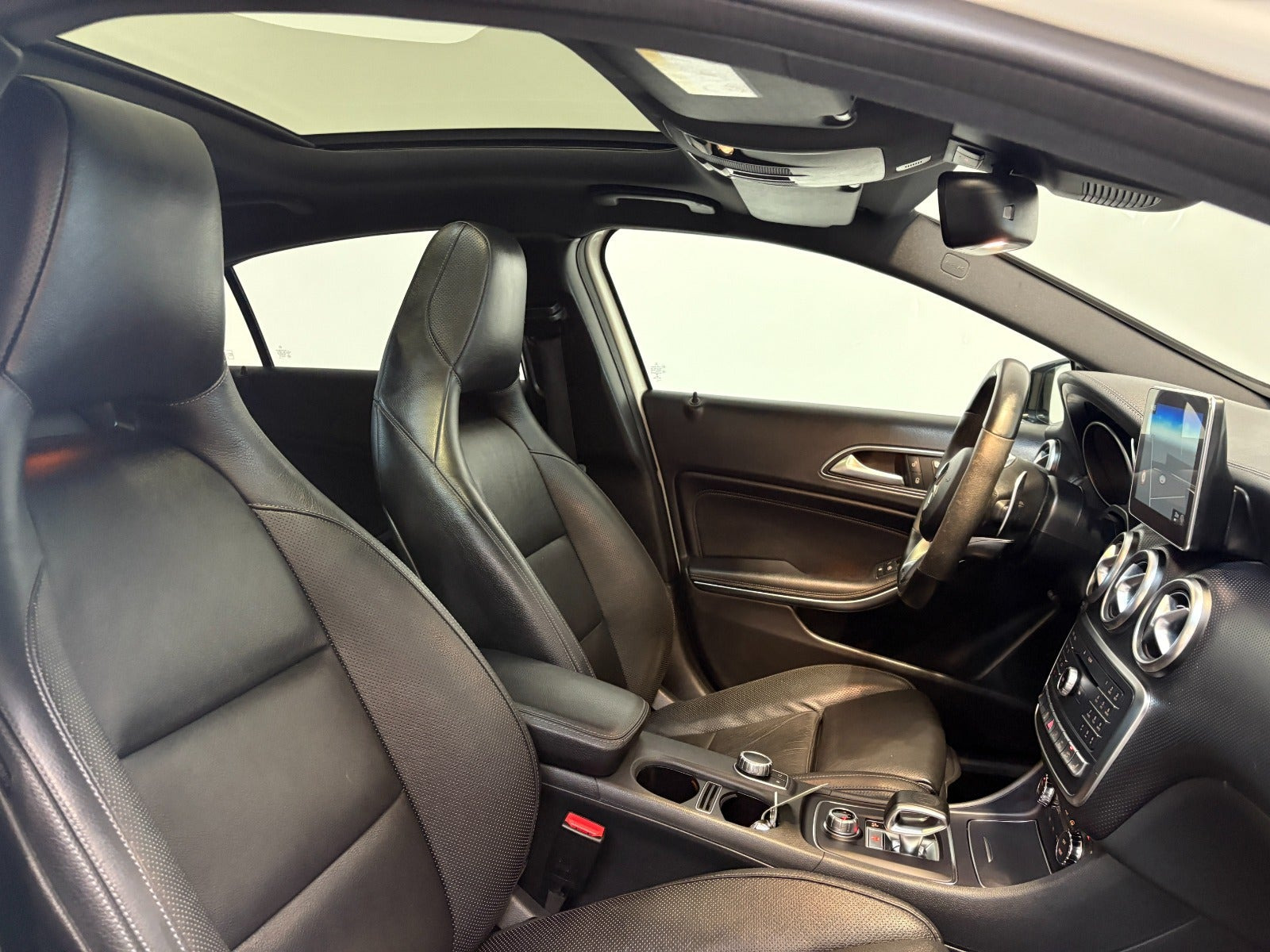 Hvid Mercedes A45 fra 2016