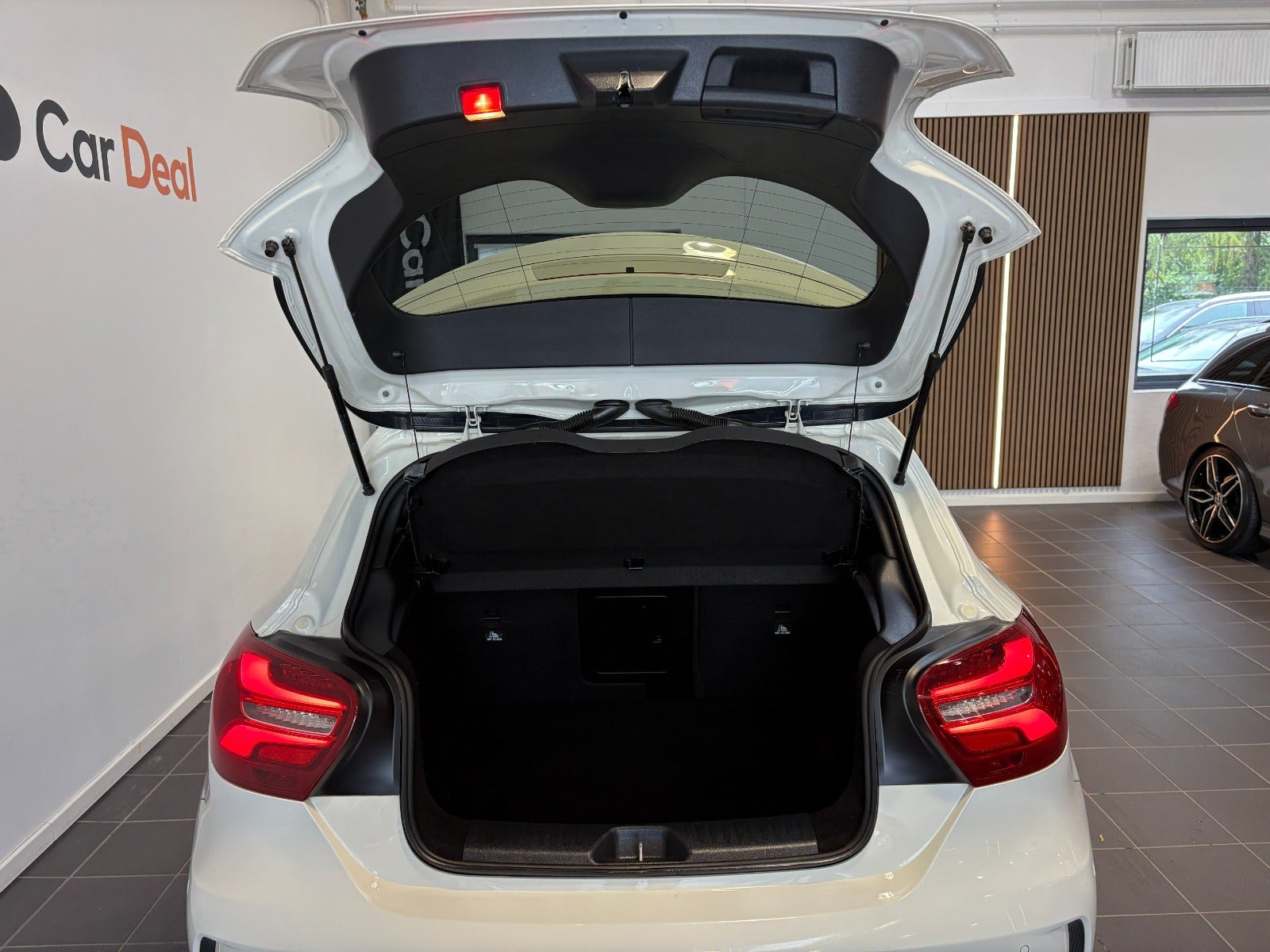 Hvid Mercedes A45 fra 2016