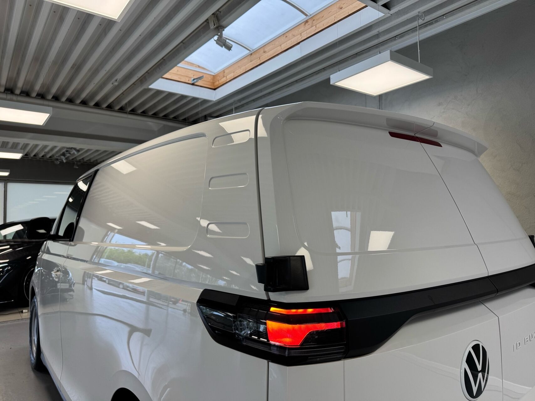 Hvid VW ID.Buzz Cargo fra 2024