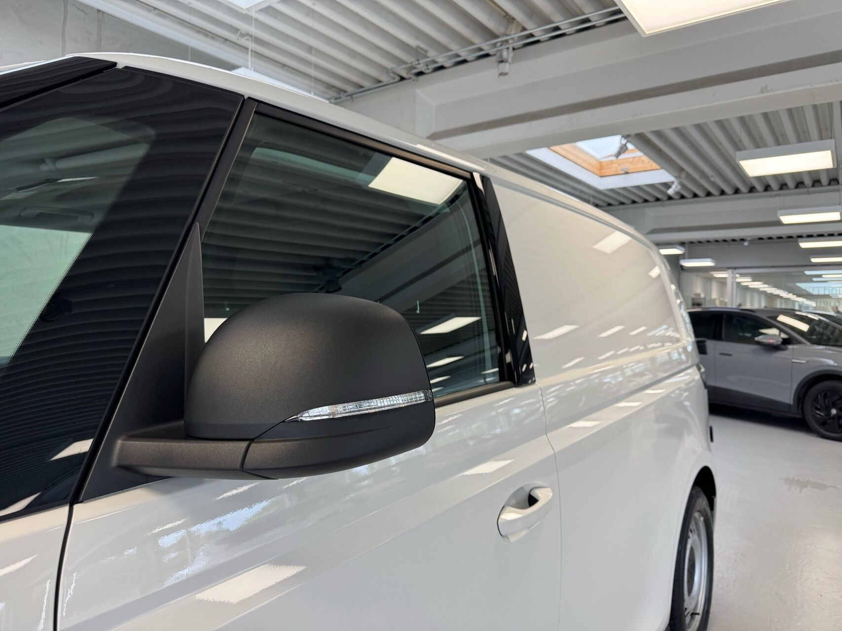 Hvid VW ID.Buzz Cargo fra 2024